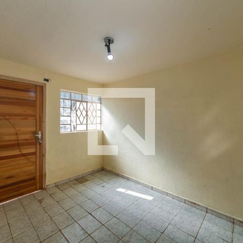 Casa à venda com 70m², 2 quartos e sem vaga Casa à venda com 70m², 2 quartos e sem vagaSala