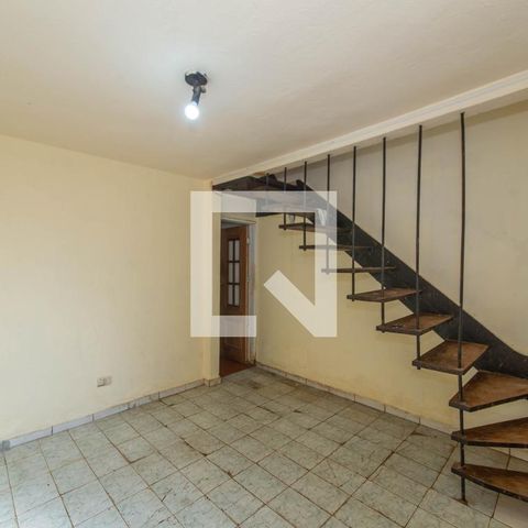 Casa à venda com 70m², 2 quartos e sem vaga Casa à venda com 70m², 2 quartos e sem vagaSala