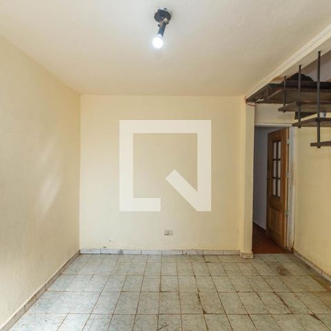 Casa à venda com 70m², 2 quartos e sem vaga Casa à venda com 70m², 2 quartos e sem vagaSala