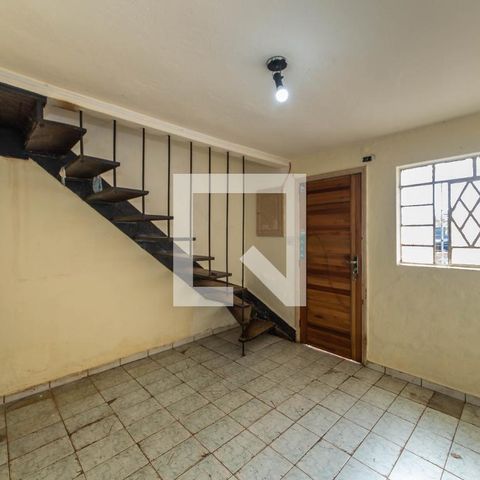 Casa à venda com 70m², 2 quartos e sem vaga Casa à venda com 70m², 2 quartos e sem vagaSala