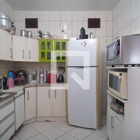 Casa à venda com 450m², 4 quartos e 3 vagas Casa à venda com 450m², 4 quartos e 3 vagasCozinha