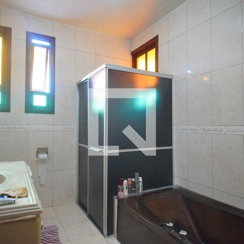 Casa à venda com 450m², 4 quartos e 3 vagas Casa à venda com 450m², 4 quartos e 3 vagasBanheiro da Suíte 2