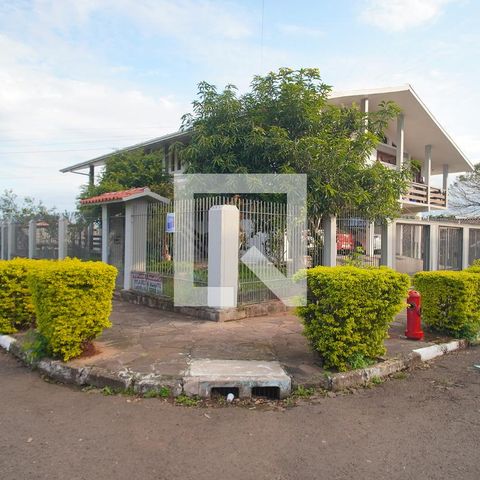 Casa à venda com 450m², 4 quartos e 3 vagas Casa à venda com 450m², 4 quartos e 3 vagasFachada
