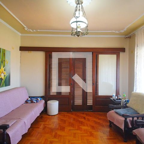 Casa à venda com 450m², 4 quartos e 3 vagas Casa à venda com 450m², 4 quartos e 3 vagasSala