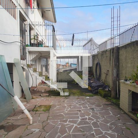 Casa à venda com 450m², 4 quartos e 3 vagas Casa à venda com 450m², 4 quartos e 3 vagasÁrea externa