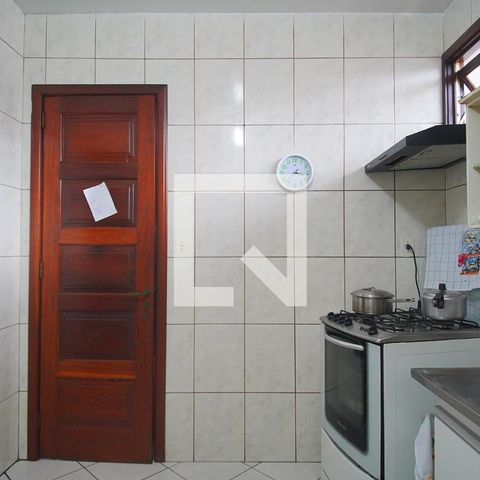 Casa à venda com 450m², 4 quartos e 3 vagas Casa à venda com 450m², 4 quartos e 3 vagasCozinha
