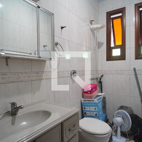 Casa à venda com 450m², 4 quartos e 3 vagas Casa à venda com 450m², 4 quartos e 3 vagasBanheiro da Suíte 1