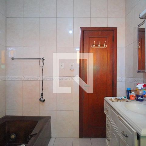 Casa à venda com 450m², 4 quartos e 3 vagas Casa à venda com 450m², 4 quartos e 3 vagasBanheiro da Suíte 2