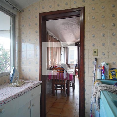 Casa à venda com 450m², 4 quartos e 3 vagas Casa à venda com 450m², 4 quartos e 3 vagasÁrea de Serviço