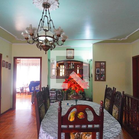 Casa à venda com 450m², 4 quartos e 3 vagas Casa à venda com 450m², 4 quartos e 3 vagasSala de Jantar