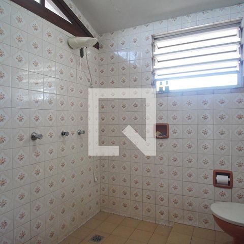 Casa à venda com 450m², 4 quartos e 3 vagas Casa à venda com 450m², 4 quartos e 3 vagasBanheiro da Suíte 3