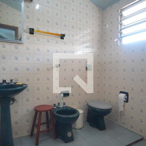 Casa à venda com 450m², 4 quartos e 3 vagas Casa à venda com 450m², 4 quartos e 3 vagasBanheiro da Suíte 4