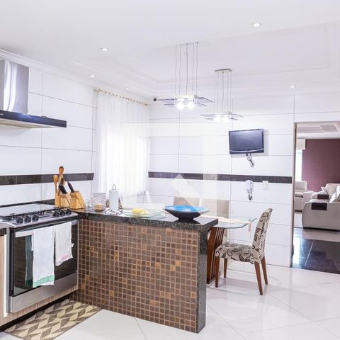 Casa à venda com 180m², 3 quartos e 5 vagas Casa à venda com 180m², 3 quartos e 5 vagasCozinha