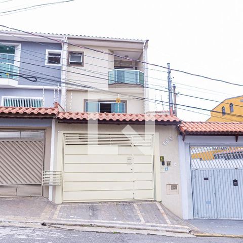 Casa à venda com 180m², 3 quartos e 5 vagas Casa à venda com 180m², 3 quartos e 5 vagasFachada
