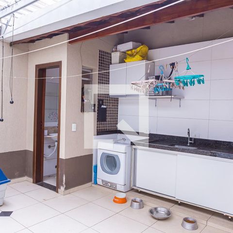 Casa à venda com 180m², 3 quartos e 5 vagas Casa à venda com 180m², 3 quartos e 5 vagasÁrea de Serviço