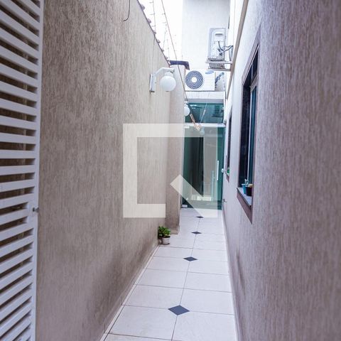 Casa à venda com 180m², 3 quartos e 5 vagas Casa à venda com 180m², 3 quartos e 5 vagascorredor lateral
