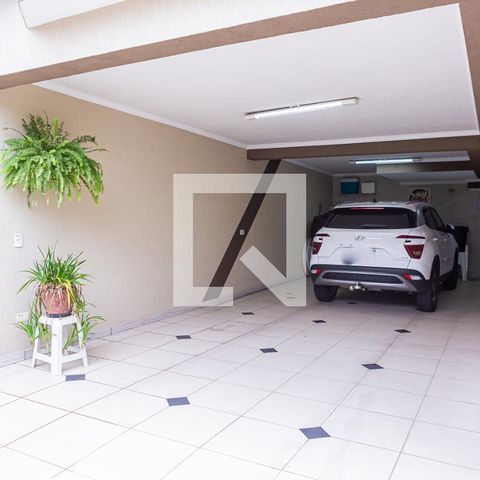 Casa à venda com 180m², 3 quartos e 5 vagas Casa à venda com 180m², 3 quartos e 5 vagasGaragem