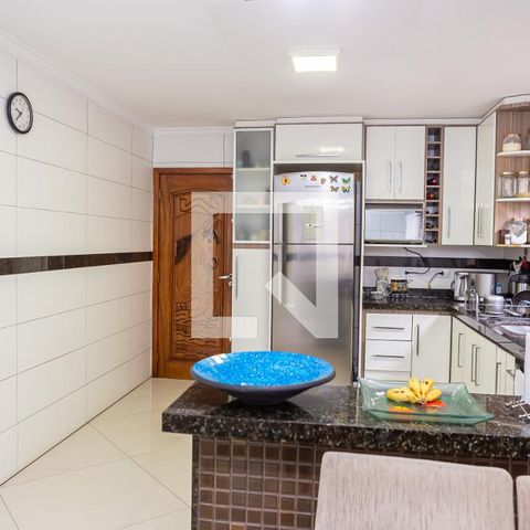 Casa à venda com 180m², 3 quartos e 5 vagas Casa à venda com 180m², 3 quartos e 5 vagasCozinha