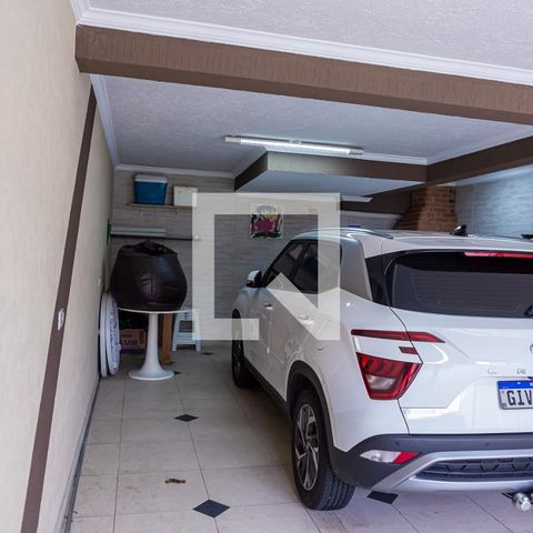 Casa à venda com 180m², 3 quartos e 5 vagas Casa à venda com 180m², 3 quartos e 5 vagasGaragem