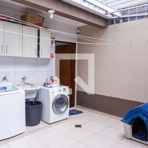 Casa à venda com 180m², 3 quartos e 5 vagas Casa à venda com 180m², 3 quartos e 5 vagasÁrea de Serviço