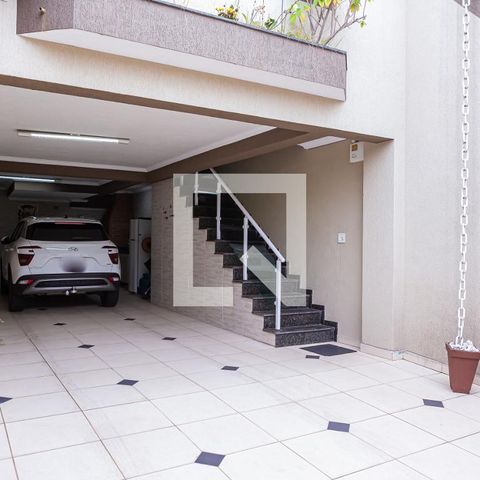 Casa à venda com 180m², 3 quartos e 5 vagas Casa à venda com 180m², 3 quartos e 5 vagasGaragem