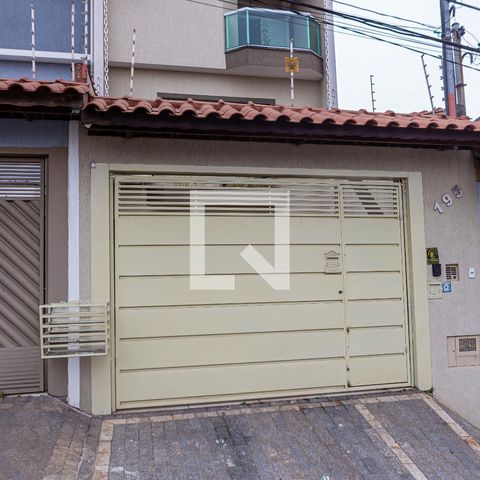 Casa à venda com 180m², 3 quartos e 5 vagas Casa à venda com 180m², 3 quartos e 5 vagasFachada