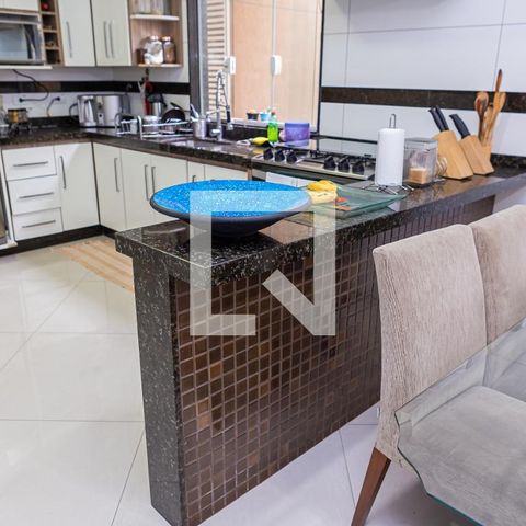 Casa à venda com 180m², 3 quartos e 5 vagas Casa à venda com 180m², 3 quartos e 5 vagasCozinha
