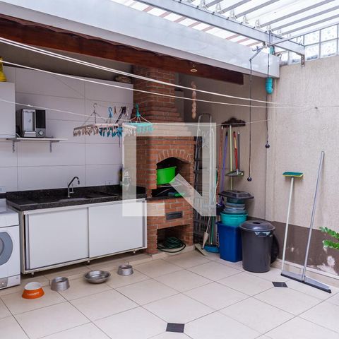 Casa à venda com 180m², 3 quartos e 5 vagas Casa à venda com 180m², 3 quartos e 5 vagasÁrea de Serviço