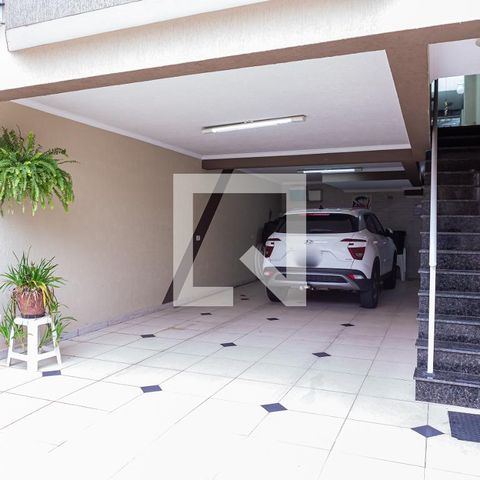 Casa à venda com 180m², 3 quartos e 5 vagas Casa à venda com 180m², 3 quartos e 5 vagasGaragem