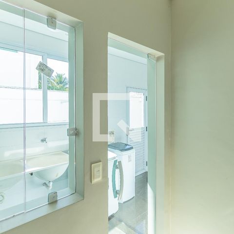 Casa à venda com 280m², 3 quartos e 4 vagasQuarto de Serviço