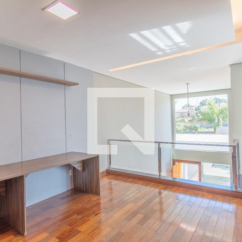 Casa à venda com 280m², 3 quartos e 4 vagasEscritório e Hall dos Dormitórios