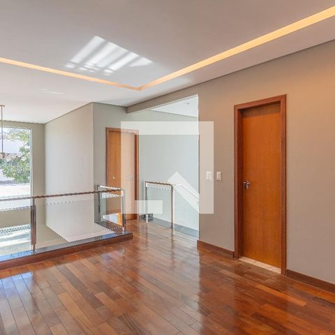 Casa à venda com 280m², 3 quartos e 4 vagasEscritório e Hall dos Dormitórios