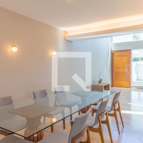 Casa à venda com 280m², 3 quartos e 4 vagasCopa