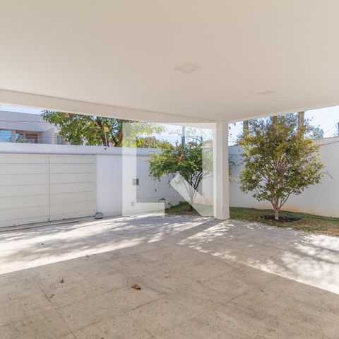 Casa à venda com 280m², 3 quartos e 4 vagasGaragem