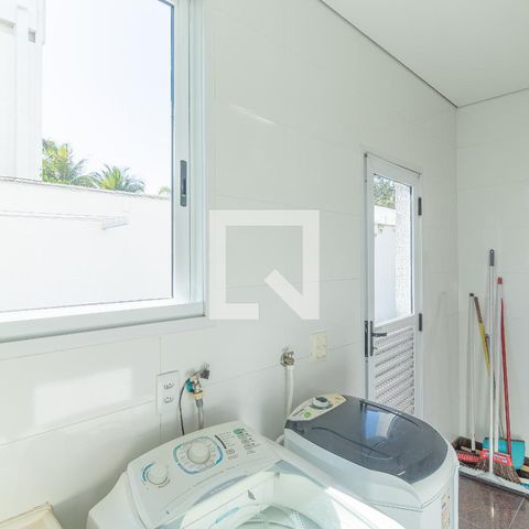 Casa à venda com 280m², 3 quartos e 4 vagasÁrea de Serviço
