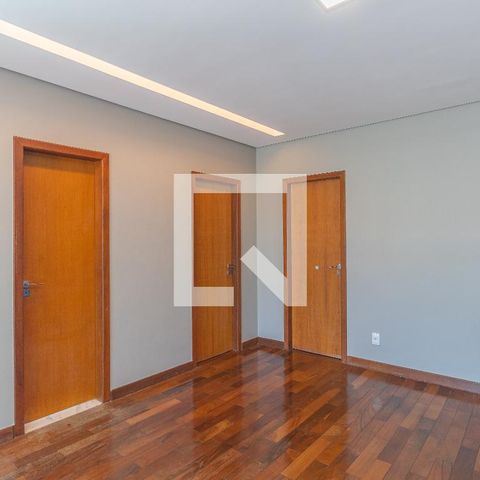 Casa à venda com 280m², 3 quartos e 4 vagasEscritório e Hall dos Dormitórios