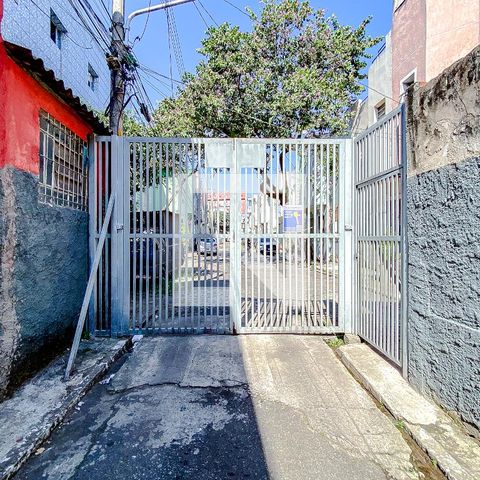 Casa à venda com 70m², 4 quartos e 1 vagaFachada
