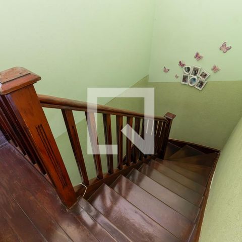 Casa à venda com 203m², 3 quartos e 2 vagasEscada