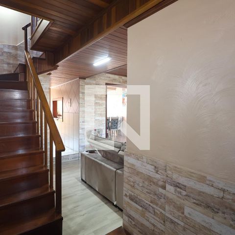 Casa à venda com 170m², 4 quartos e 2 vagasEscada