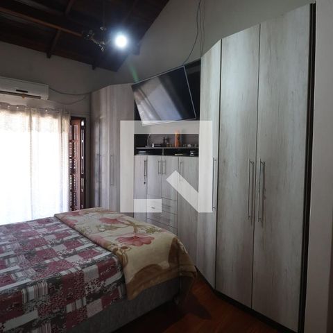 Casa à venda com 170m², 4 quartos e 2 vagasSuíte 2