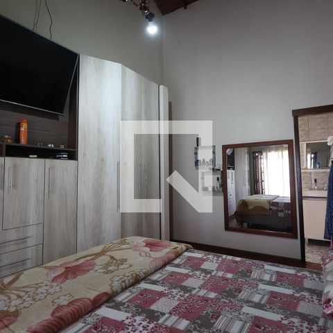 Casa à venda com 170m², 4 quartos e 2 vagasSuíte 2
