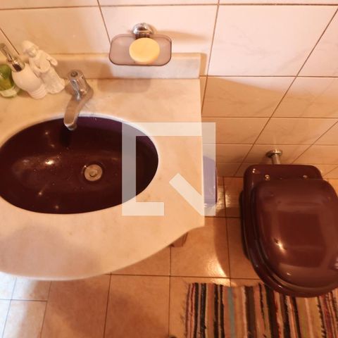 Casa à venda com 170m², 4 quartos e 2 vagasBanheiro 1