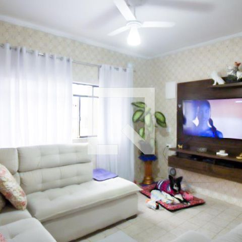 Casa à venda com 480m², 4 quartos e 2 vagas Casa à venda com 480m², 4 quartos e 2 vagasSala