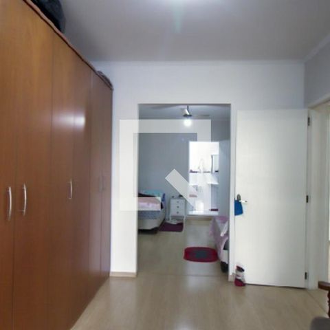 Casa à venda com 480m², 4 quartos e 2 vagas Casa à venda com 480m², 4 quartos e 2 vagasSuíte 2