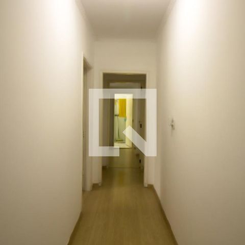 Casa à venda com 480m², 4 quartos e 2 vagas Casa à venda com 480m², 4 quartos e 2 vagascorredor