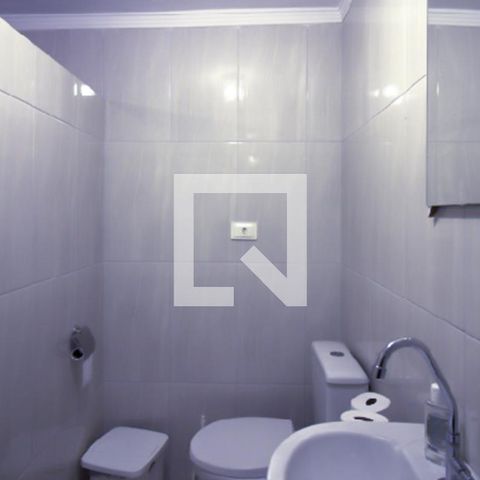 Casa à venda com 480m², 4 quartos e 2 vagas Casa à venda com 480m², 4 quartos e 2 vagasBanheiro 4