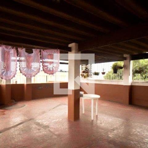 Casa à venda com 480m², 4 quartos e 2 vagas Casa à venda com 480m², 4 quartos e 2 vagasTerraço