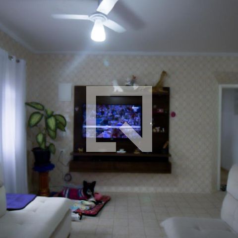 Casa à venda com 480m², 4 quartos e 2 vagas Casa à venda com 480m², 4 quartos e 2 vagasSala