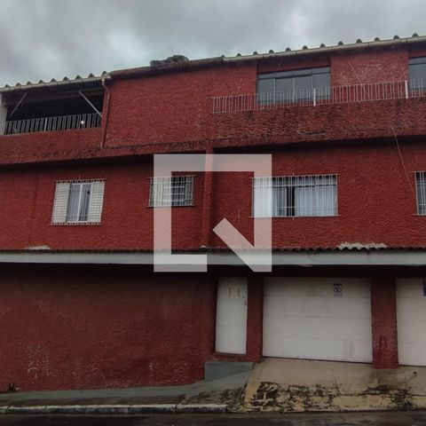 Casa à venda com 480m², 4 quartos e 2 vagas Casa à venda com 480m², 4 quartos e 2 vagasFachada