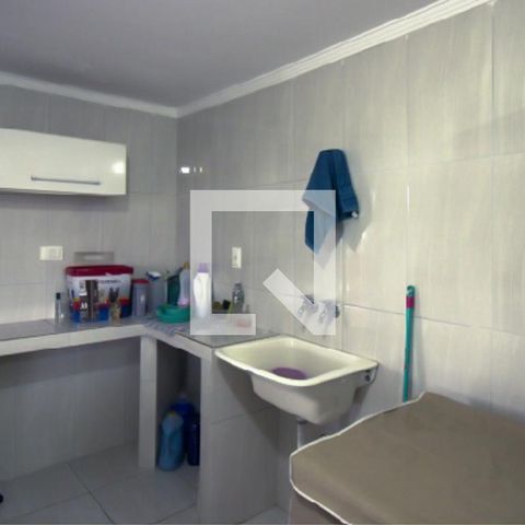 Casa à venda com 480m², 4 quartos e 2 vagas Casa à venda com 480m², 4 quartos e 2 vagasÁrea de Serviço